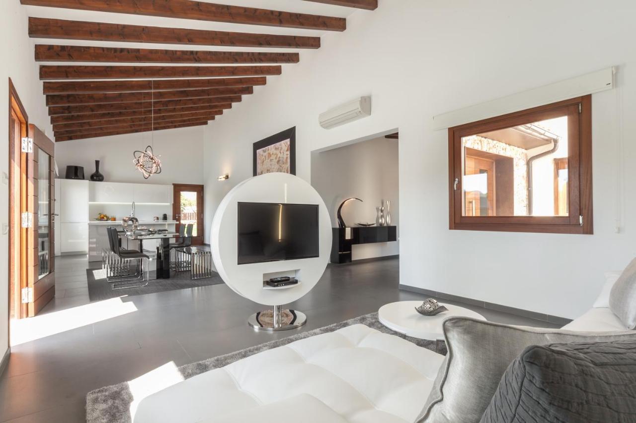 Tomeu Calet Villa
